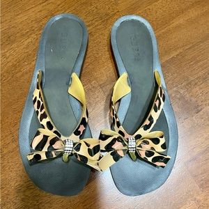 Guess Leopard Flip Flops, Size 6